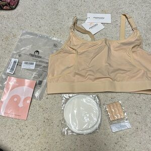 Momcozy hands free pumping bra XL